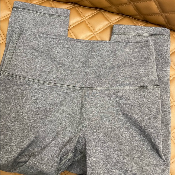 Lululemon 21” Wunder Under High Rise Crop Luxtreme size 8 - Picture 4 of 6